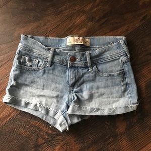 Hollister Low Rise Short Shorts